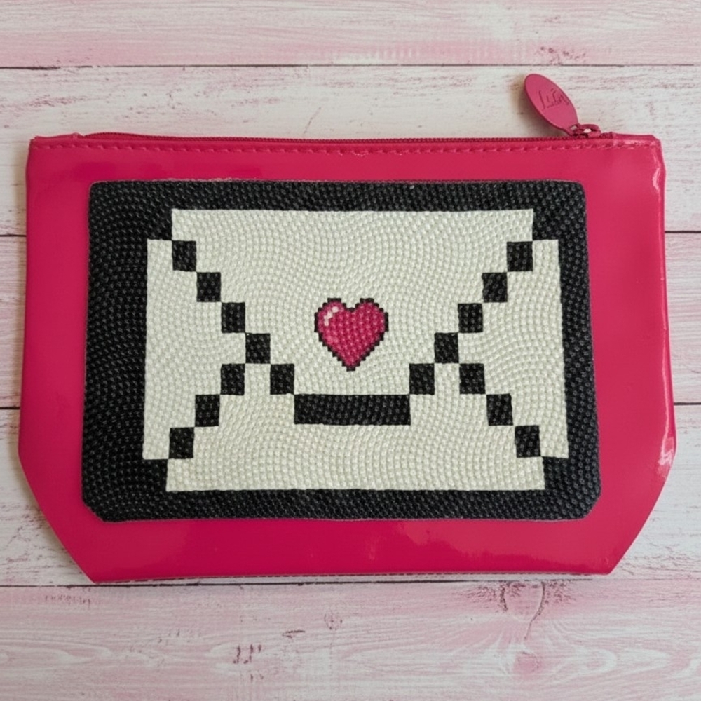 🛍️ Bundle Savings💌 Ipsy Pixel Heart Glam Bag 💖